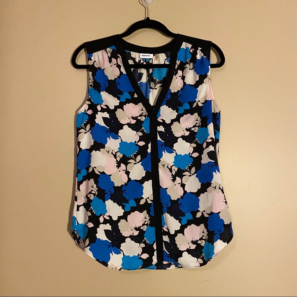 🌺2/$25 DKNYC Sleeveless Flowy Top